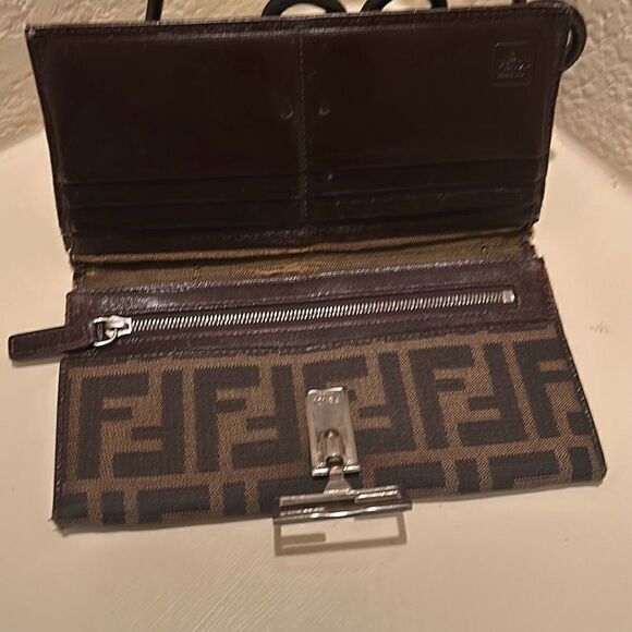 Fendi Women's Long Wallet Brown Zucca Logo Print Silver Clasp Closure - Picture 8 of 14